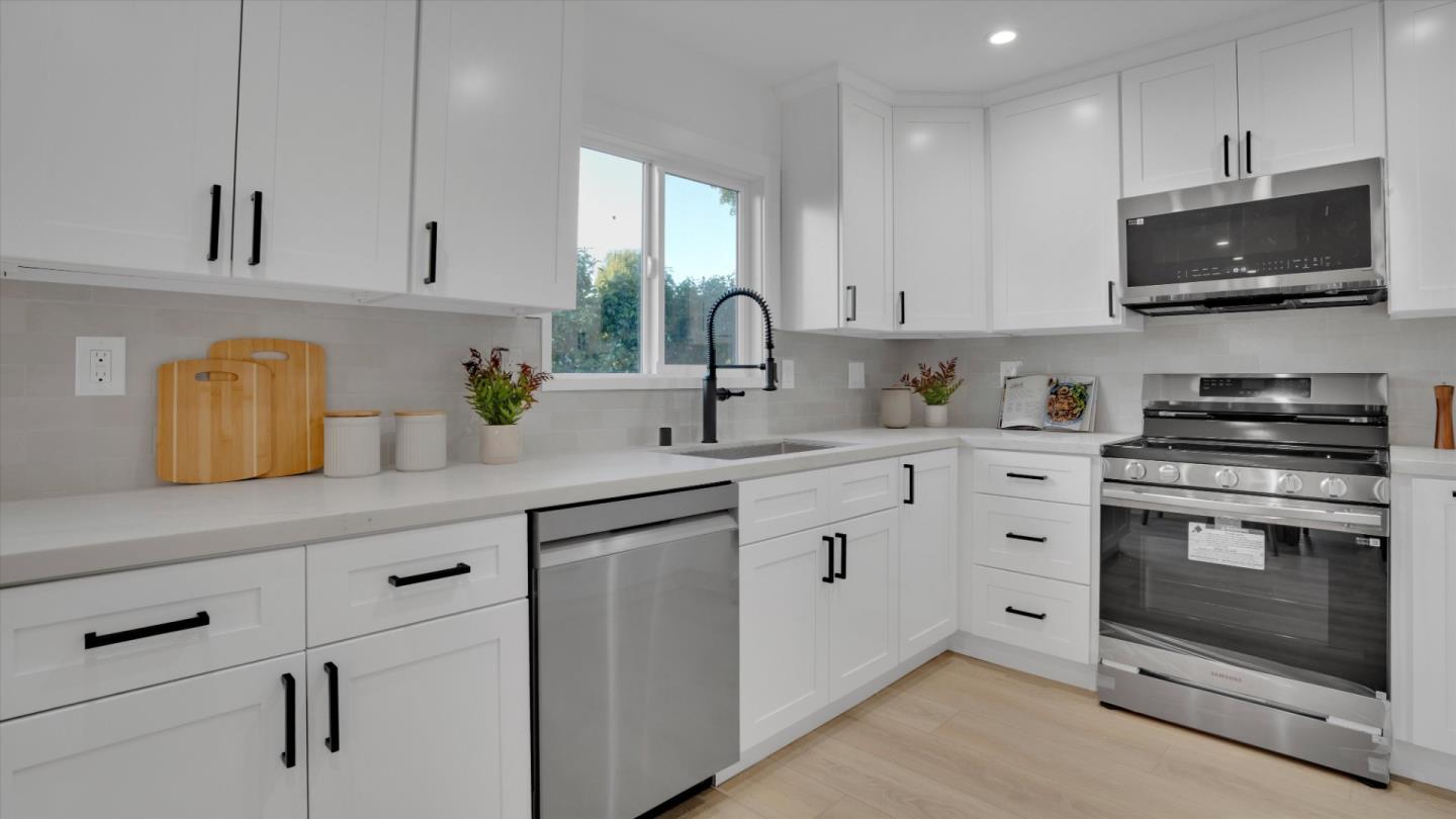 Detail Gallery Image 13 of 27 For 461 Mccamish Ct, San Jose,  CA 95123 - 4 Beds | 2 Baths