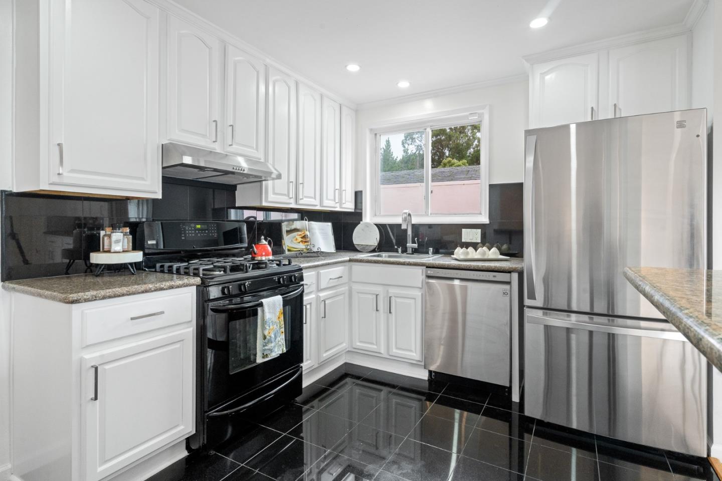 Detail Gallery Image 26 of 56 For 16 Canterbury Ave, Daly City,  CA 94015 - 4 Beds | 2 Baths