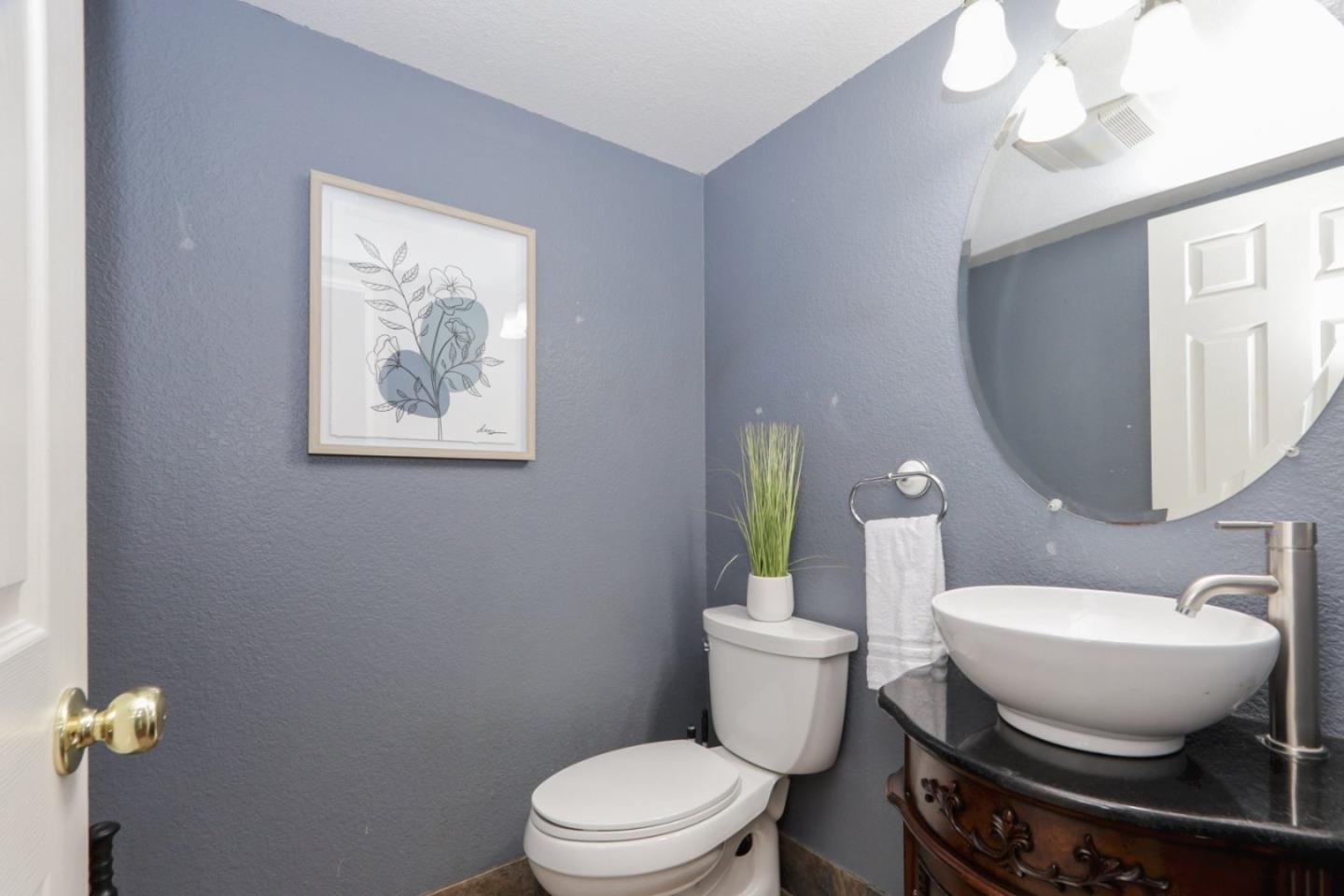 Detail Gallery Image 12 of 55 For 1740 Brentwood Ct, Hollister,  CA 95023 - 5 Beds | 2/1 Baths