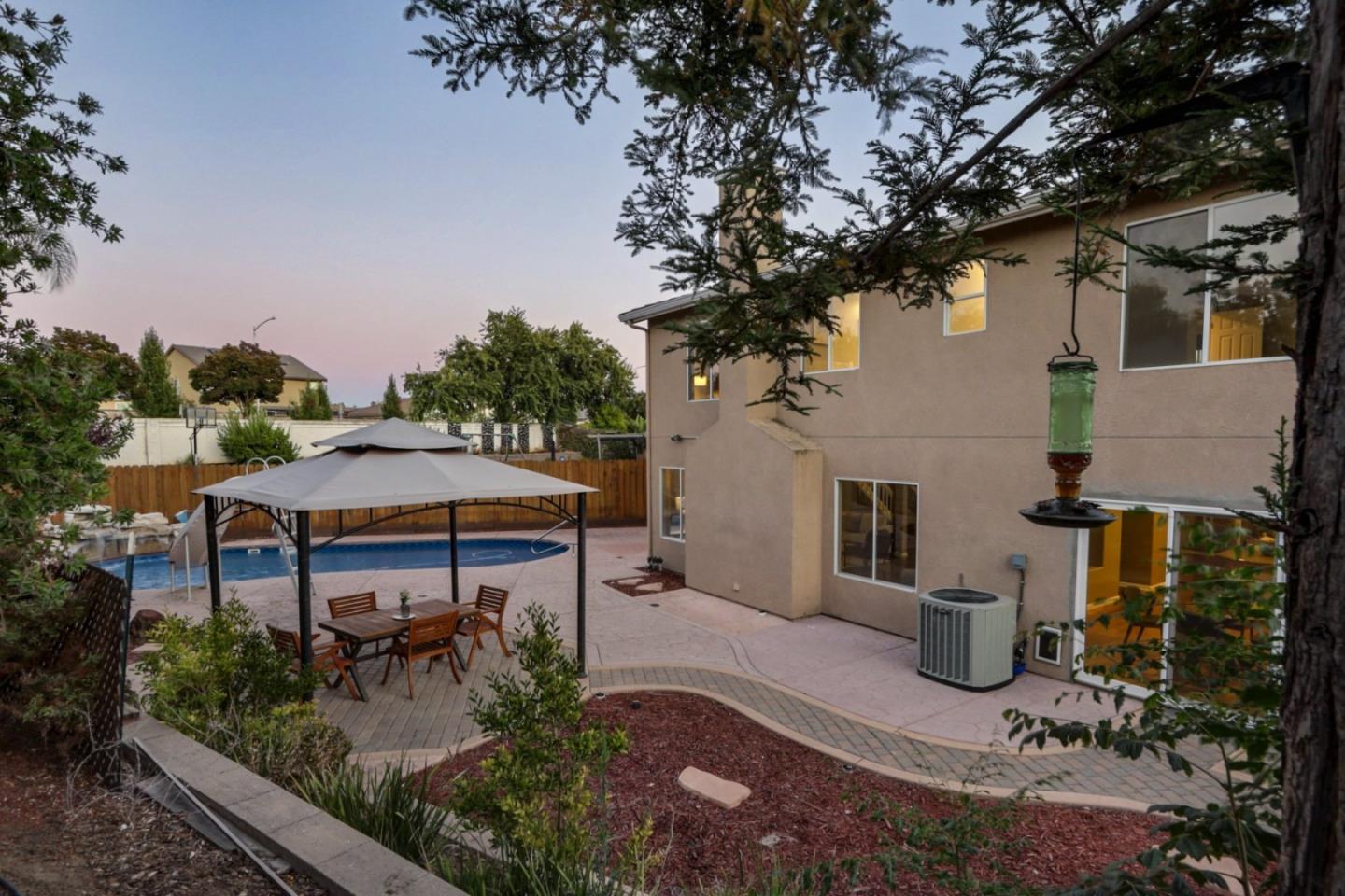 Detail Gallery Image 37 of 55 For 1740 Brentwood Ct, Hollister,  CA 95023 - 5 Beds | 2/1 Baths