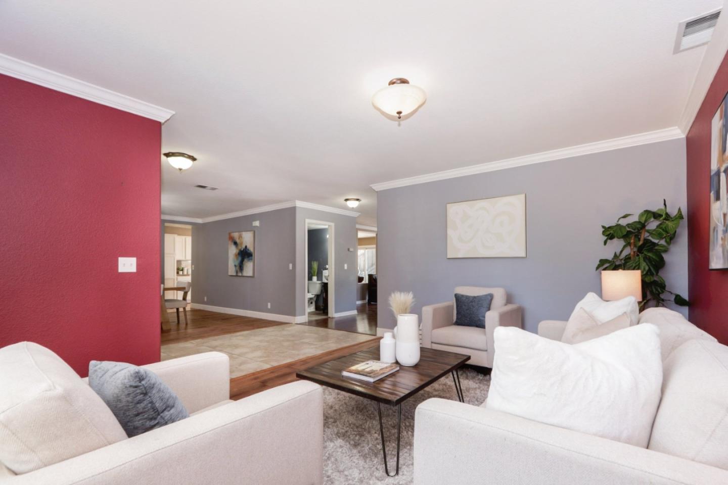 Detail Gallery Image 4 of 55 For 1740 Brentwood Ct, Hollister,  CA 95023 - 5 Beds | 2/1 Baths
