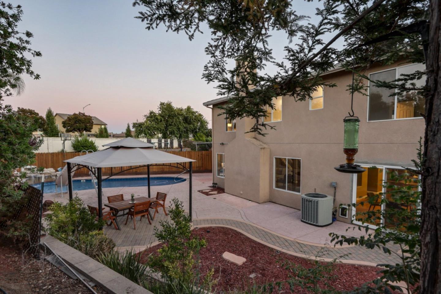 Detail Gallery Image 42 of 55 For 1740 Brentwood Ct, Hollister,  CA 95023 - 5 Beds | 2/1 Baths