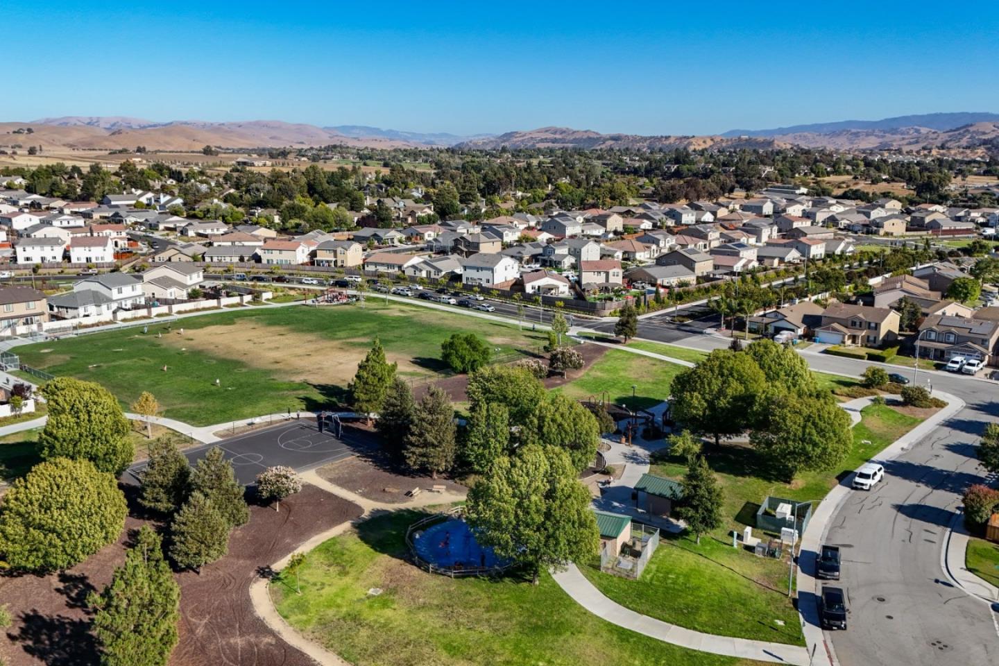Detail Gallery Image 50 of 55 For 1740 Brentwood Ct, Hollister,  CA 95023 - 5 Beds | 2/1 Baths