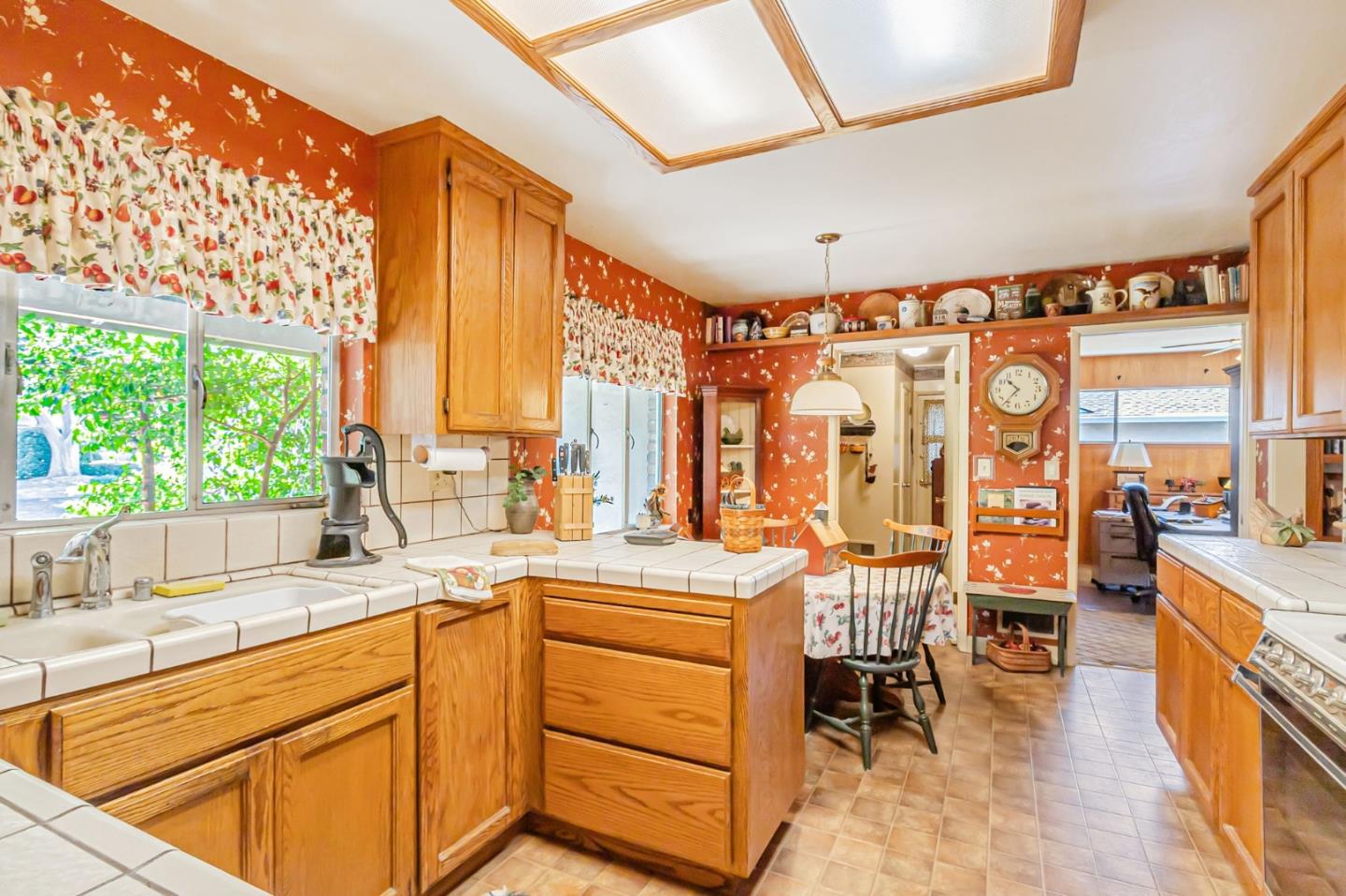 Detail Gallery Image 10 of 38 For 2905 Cambridge Dr, San Jose,  CA 95125 - 3 Beds | 2/1 Baths