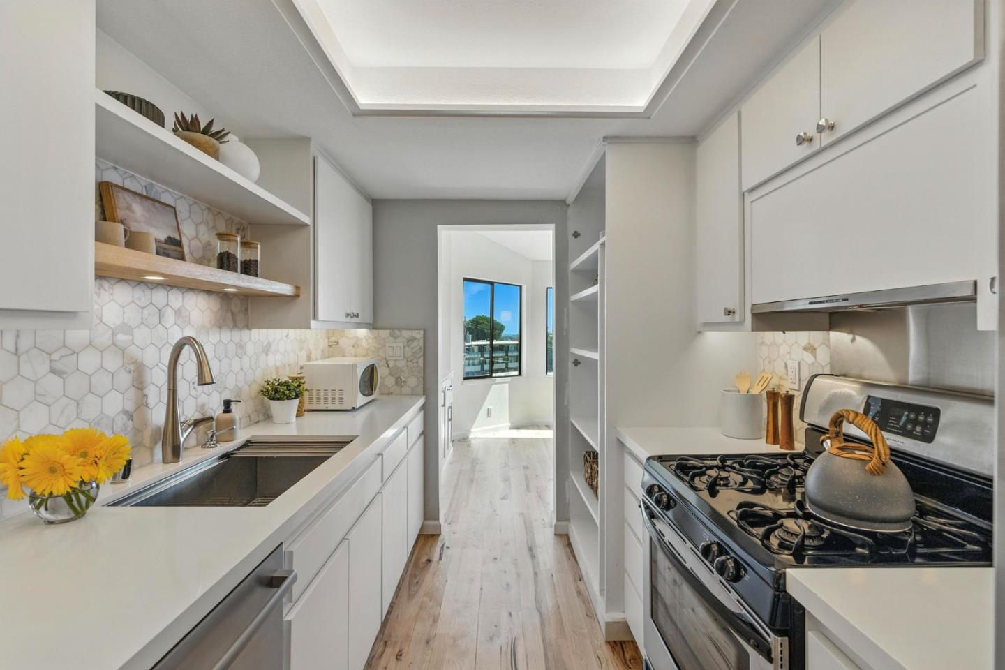 Detail Gallery Image 13 of 35 For 16308 Miramar Pl, San Leandro,  CA 94578 - 3 Beds | 3 Baths