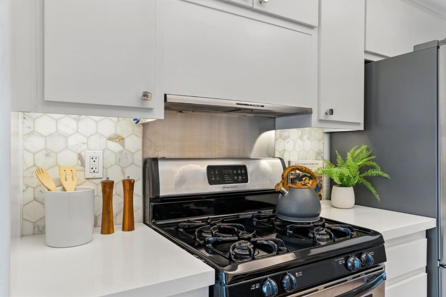 Detail Gallery Image 15 of 35 For 16308 Miramar Pl, San Leandro,  CA 94578 - 3 Beds | 3 Baths