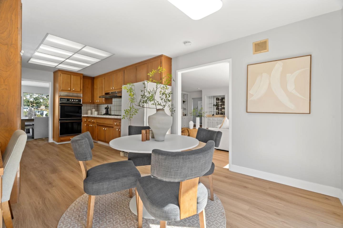 Detail Gallery Image 16 of 40 For 942 Viewridge Dr, San Mateo,  CA 94403 - 4 Beds | 2/1 Baths