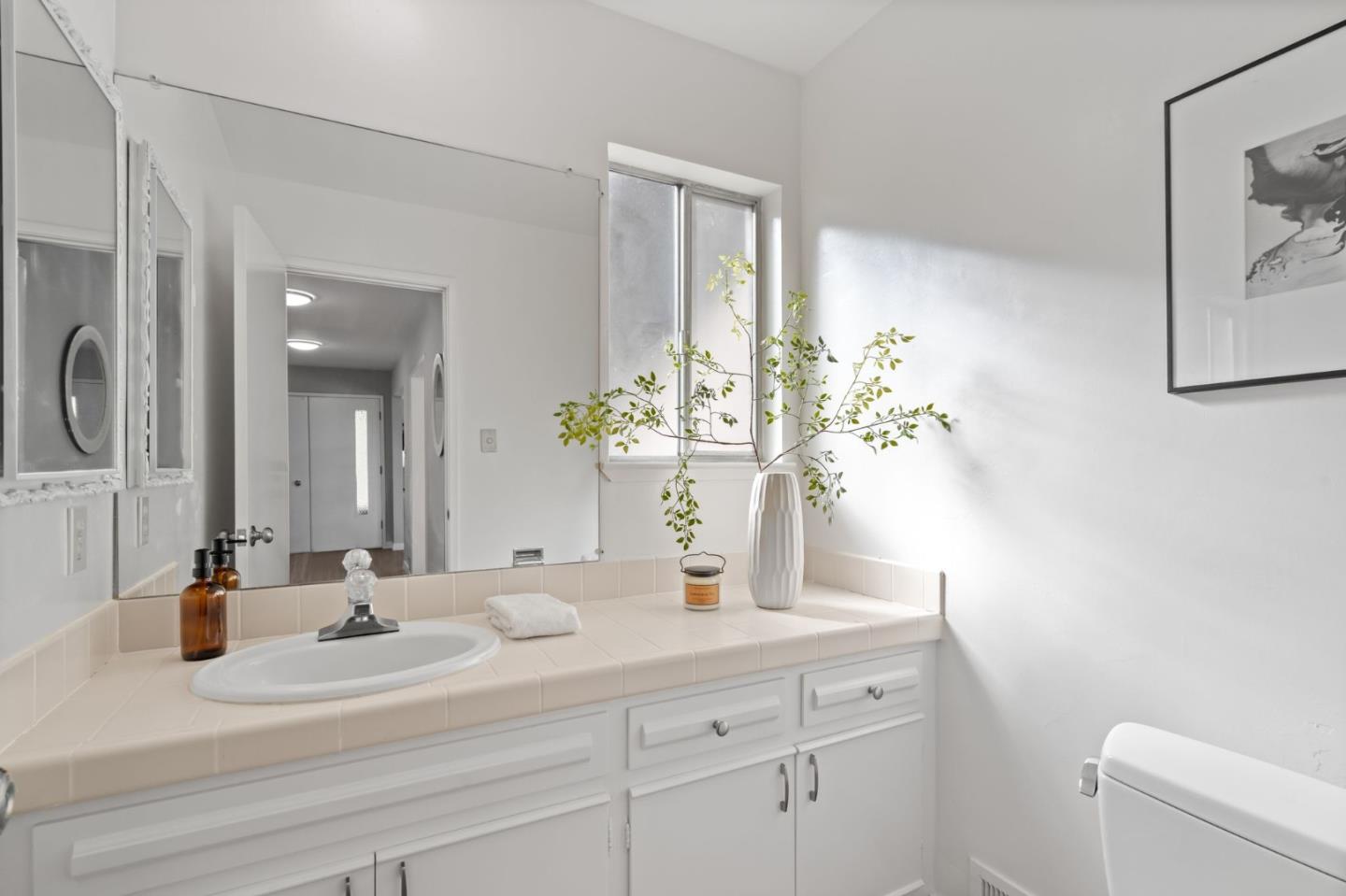 Detail Gallery Image 20 of 40 For 942 Viewridge Dr, San Mateo,  CA 94403 - 4 Beds | 2/1 Baths