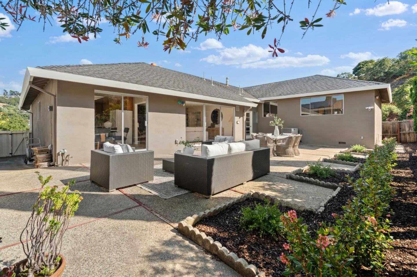 Detail Gallery Image 36 of 40 For 942 Viewridge Dr, San Mateo,  CA 94403 - 4 Beds | 2/1 Baths