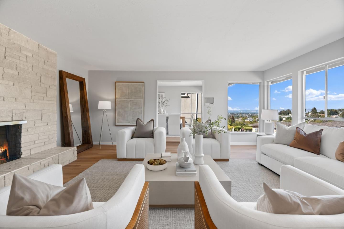 Detail Gallery Image 5 of 40 For 942 Viewridge Dr, San Mateo,  CA 94403 - 4 Beds | 2/1 Baths