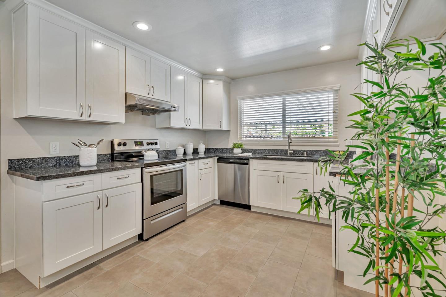 Detail Gallery Image 7 of 48 For 1574 S Mary Ave, Sunnyvale,  CA 94087 - 4 Beds | 3 Baths