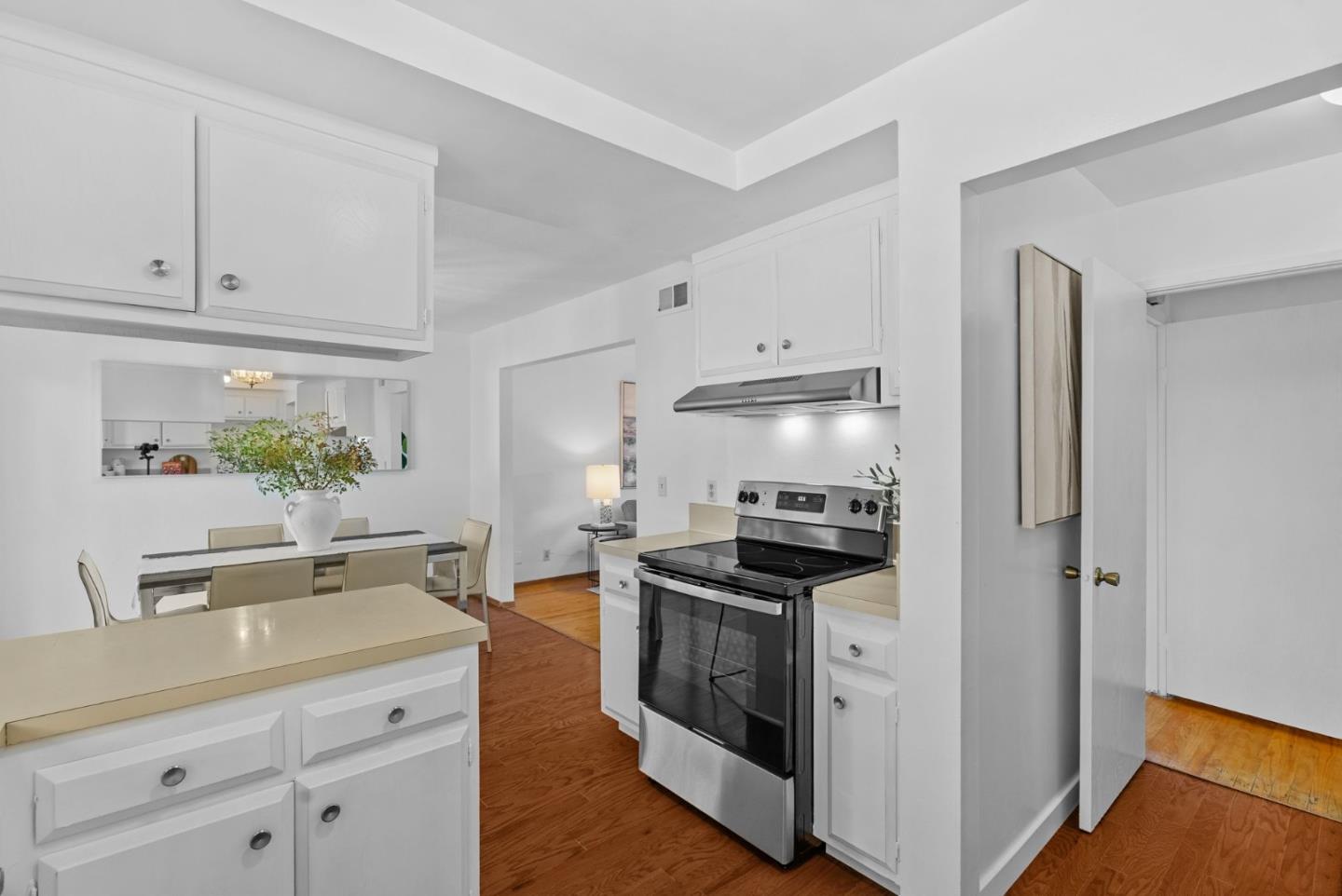 Detail Gallery Image 13 of 34 For 5712 Calpine Dr, San Jose,  CA 95123 - 3 Beds | 1/1 Baths