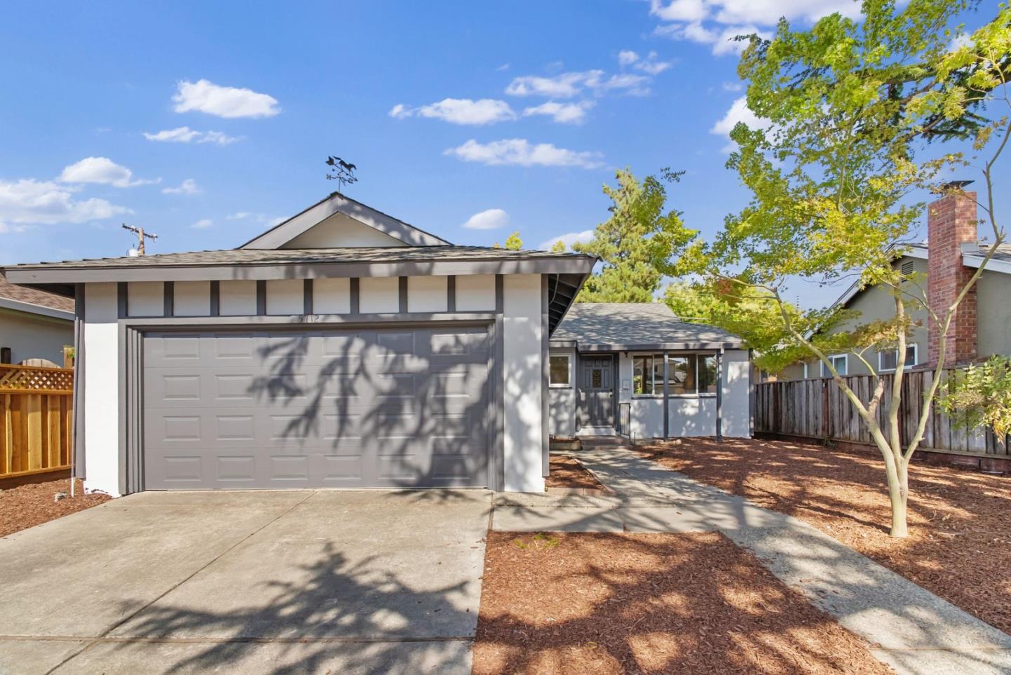 Detail Gallery Image 3 of 34 For 5712 Calpine Dr, San Jose,  CA 95123 - 3 Beds | 1/1 Baths