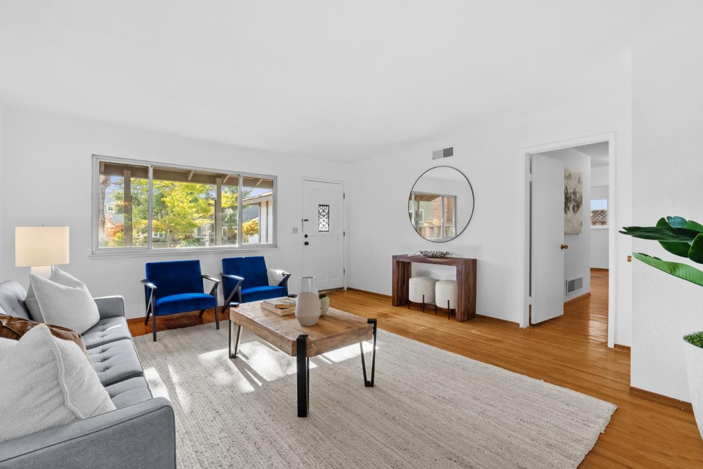 Detail Gallery Image 8 of 34 For 5712 Calpine Dr, San Jose,  CA 95123 - 3 Beds | 1/1 Baths