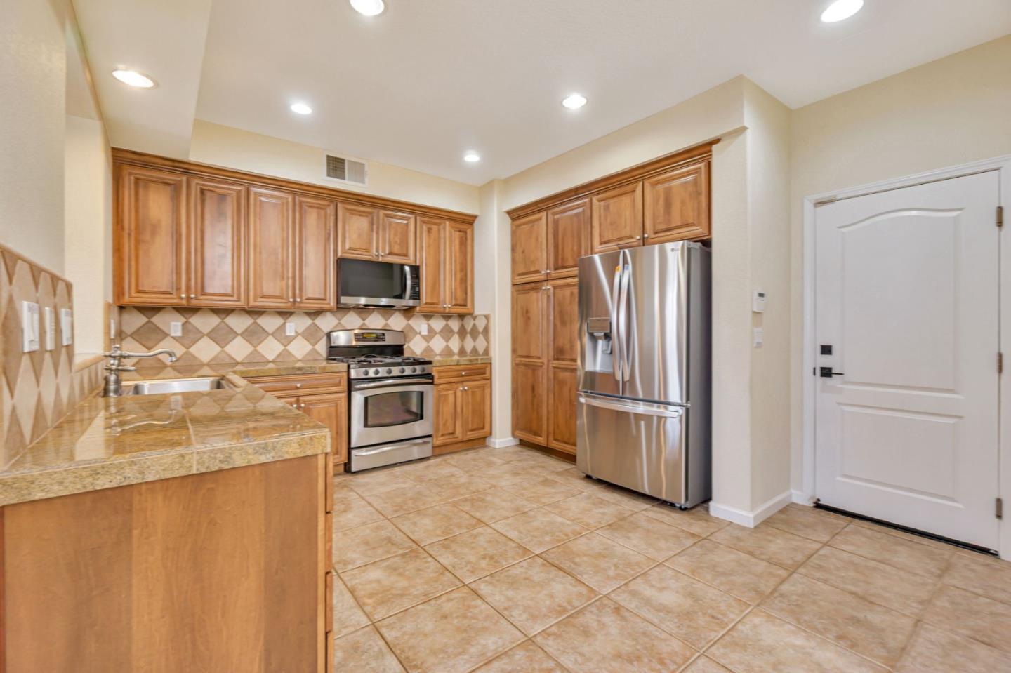 Detail Gallery Image 11 of 54 For 2678 Deerwood Dr, San Ramon,  CA 94583 - 4 Beds | 3/1 Baths