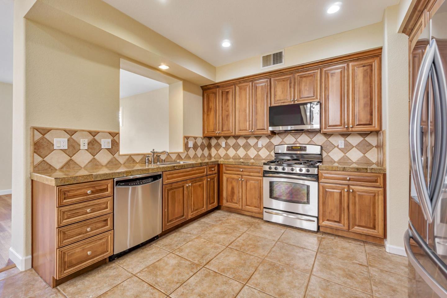 Detail Gallery Image 12 of 54 For 2678 Deerwood Dr, San Ramon,  CA 94583 - 4 Beds | 3/1 Baths