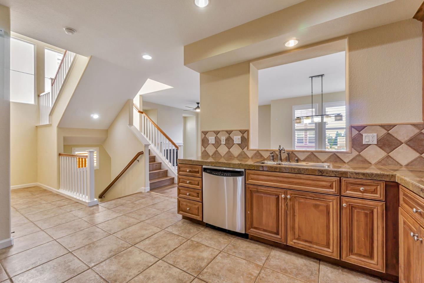Detail Gallery Image 13 of 54 For 2678 Deerwood Dr, San Ramon,  CA 94583 - 4 Beds | 3/1 Baths