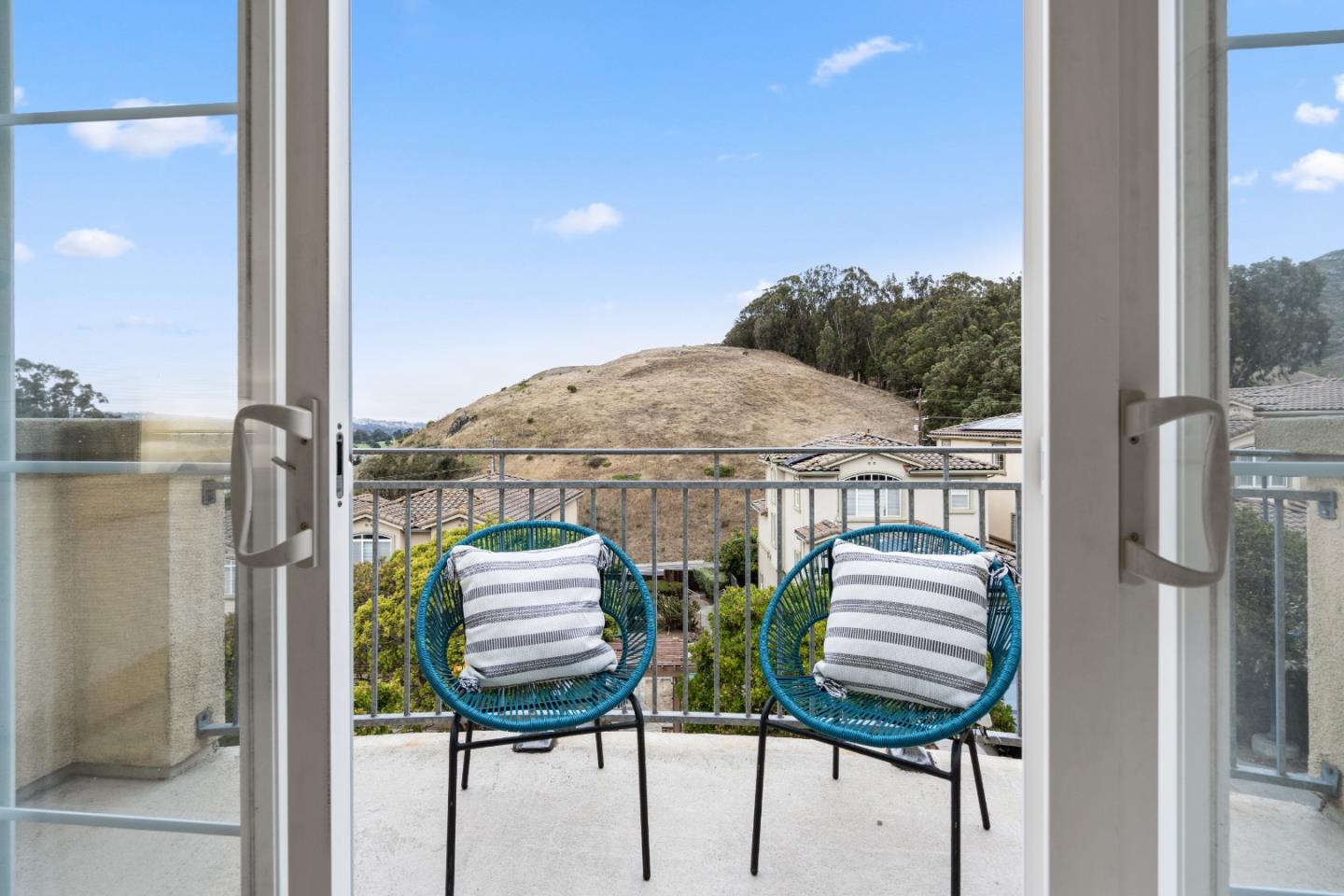 Detail Gallery Image 30 of 65 For 811 La Montagne Pl, South San Francisco,  CA 94080 - 3 Beds | 2 Baths