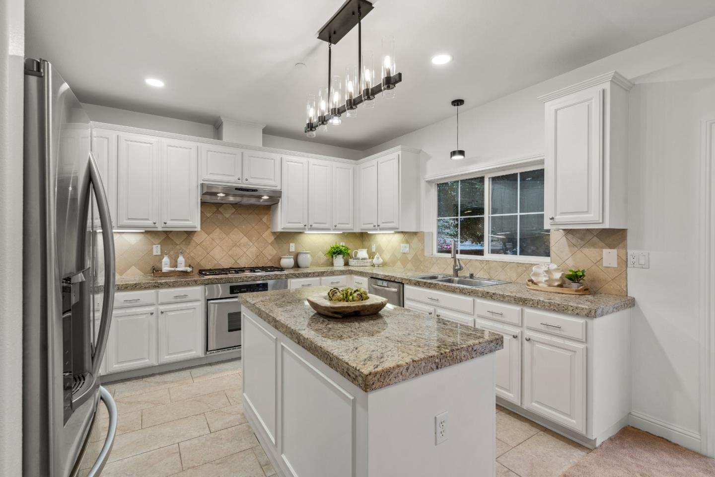 Detail Gallery Image 7 of 65 For 811 La Montagne Pl, South San Francisco,  CA 94080 - 3 Beds | 2 Baths