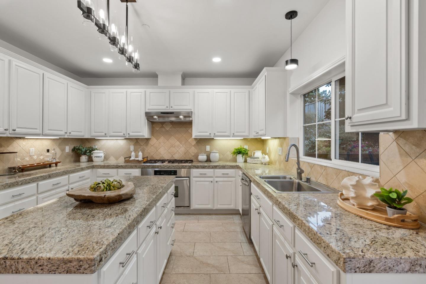 Detail Gallery Image 9 of 65 For 811 La Montagne Pl, South San Francisco,  CA 94080 - 3 Beds | 2 Baths