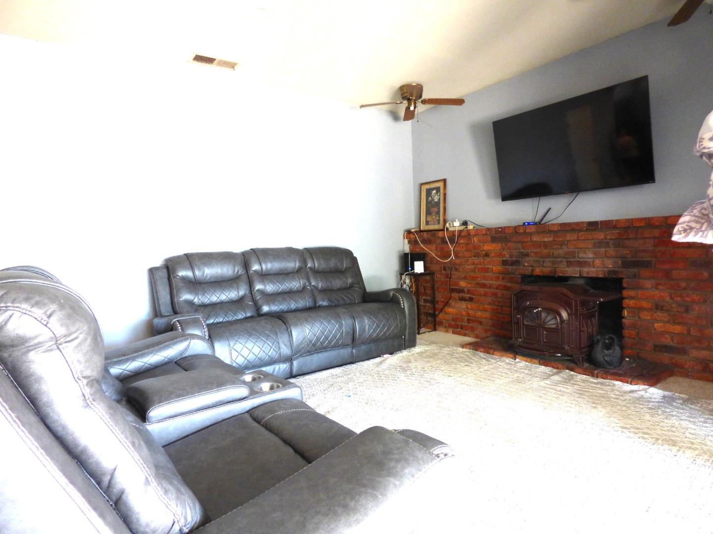 Detail Gallery Image 5 of 11 For 7620 Santa Paula Dr, Gilroy,  CA 95020 - 4 Beds | 2 Baths