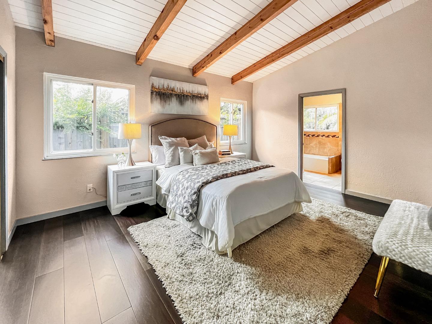 Detail Gallery Image 11 of 19 For 315 King St, Redwood City,  CA 94062 - 3 Beds | 3 Baths