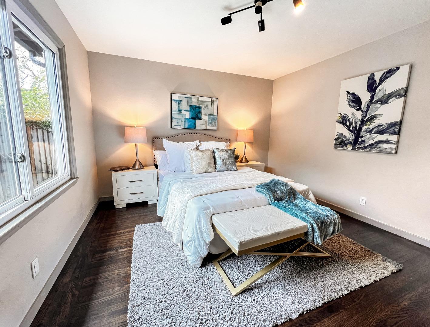 Detail Gallery Image 13 of 19 For 315 King St, Redwood City,  CA 94062 - 3 Beds | 3 Baths
