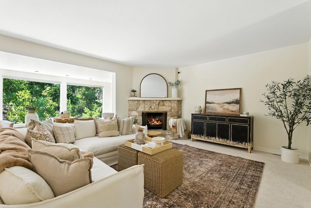 Detail Gallery Image 2 of 49 For 2040 Longden Cir, Los Altos,  CA 94024 - 4 Beds | 2/1 Baths