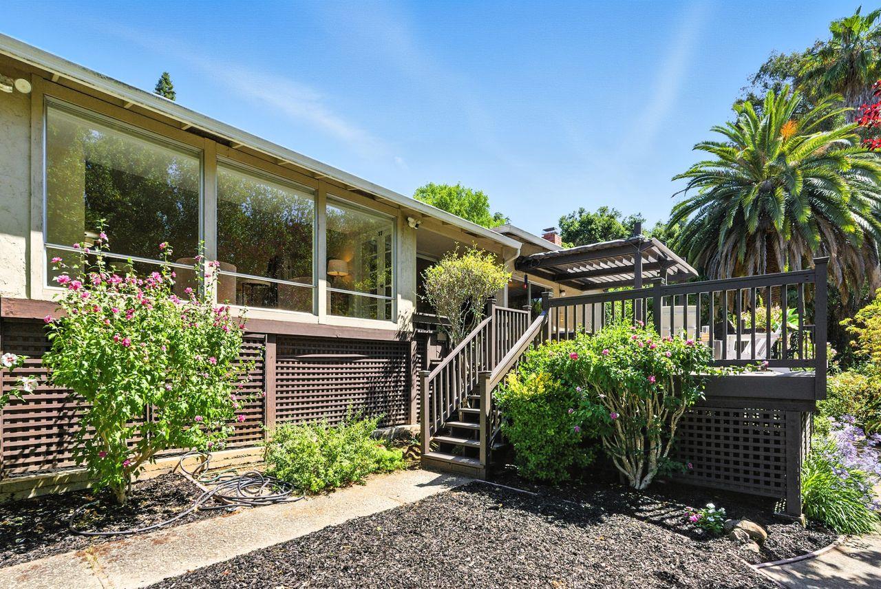 Detail Gallery Image 20 of 49 For 2040 Longden Cir, Los Altos,  CA 94024 - 4 Beds | 2/1 Baths