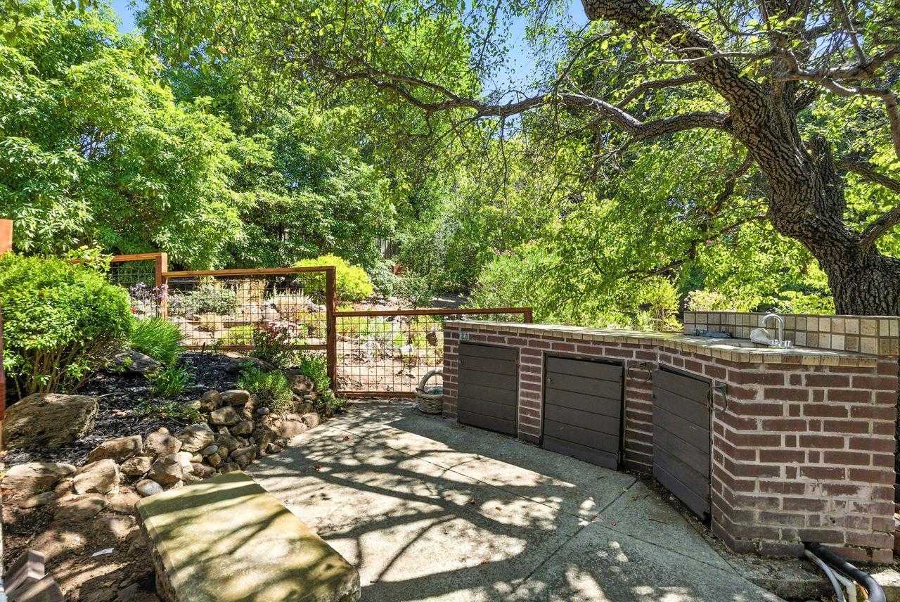 Detail Gallery Image 24 of 49 For 2040 Longden Cir, Los Altos,  CA 94024 - 4 Beds | 2/1 Baths