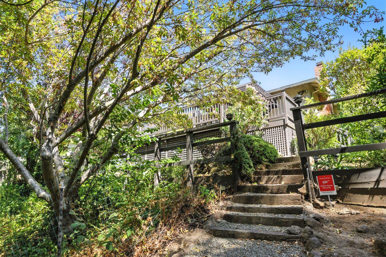 Detail Gallery Image 25 of 49 For 2040 Longden Cir, Los Altos,  CA 94024 - 4 Beds | 2/1 Baths