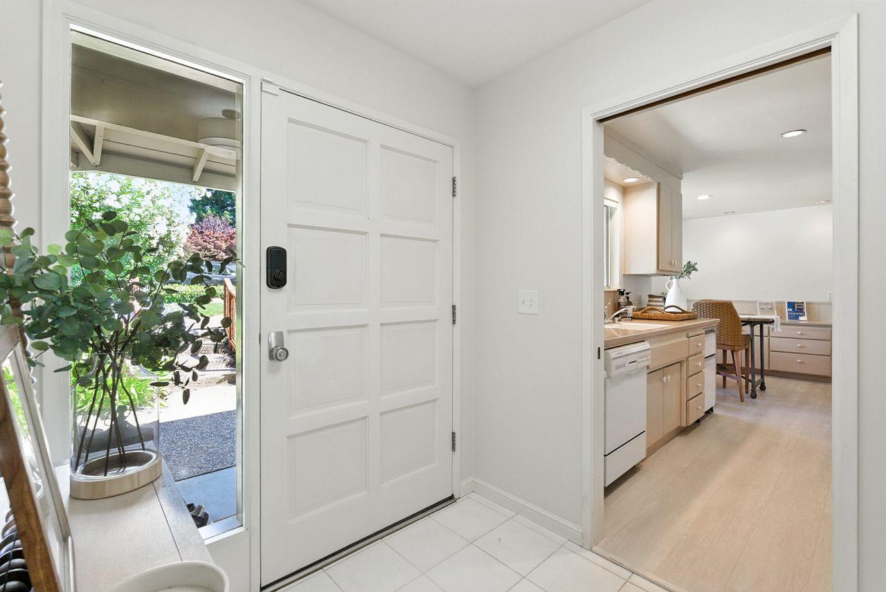 Detail Gallery Image 29 of 49 For 2040 Longden Cir, Los Altos,  CA 94024 - 4 Beds | 2/1 Baths