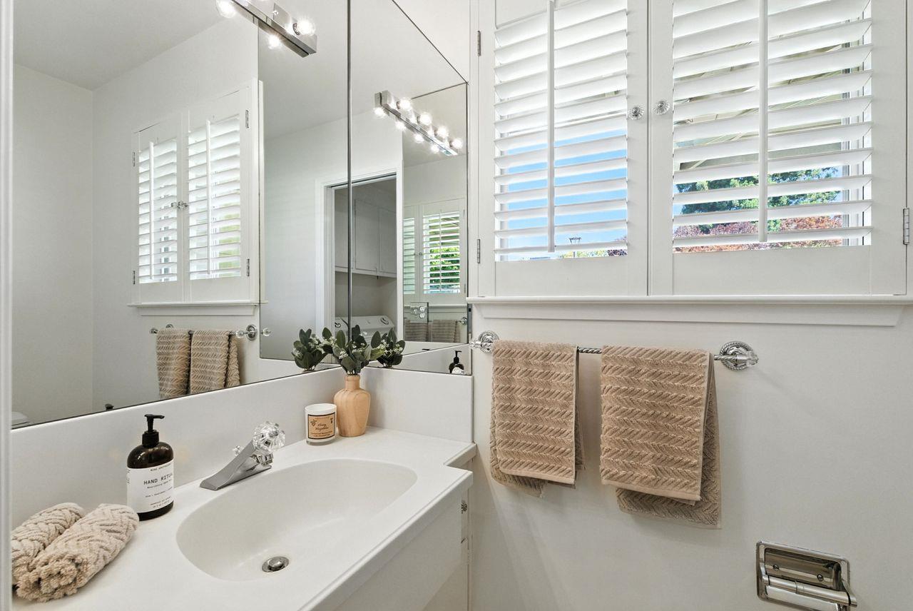 Detail Gallery Image 35 of 49 For 2040 Longden Cir, Los Altos,  CA 94024 - 4 Beds | 2/1 Baths