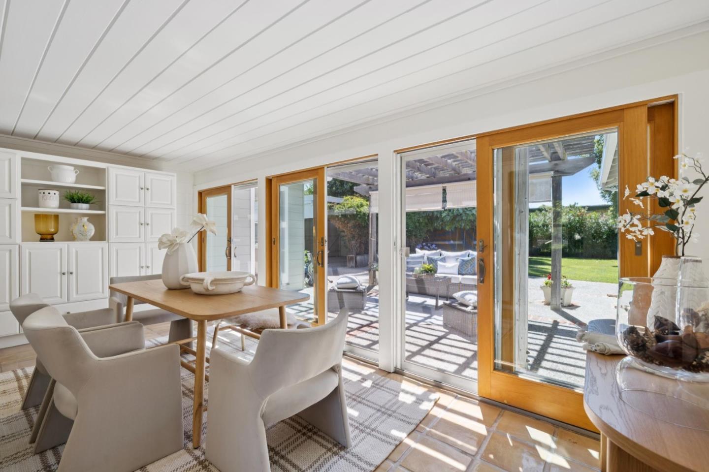 Detail Gallery Image 11 of 50 For 1050 Boranda Ave, Mountain View,  CA 94040 - 4 Beds | 2 Baths