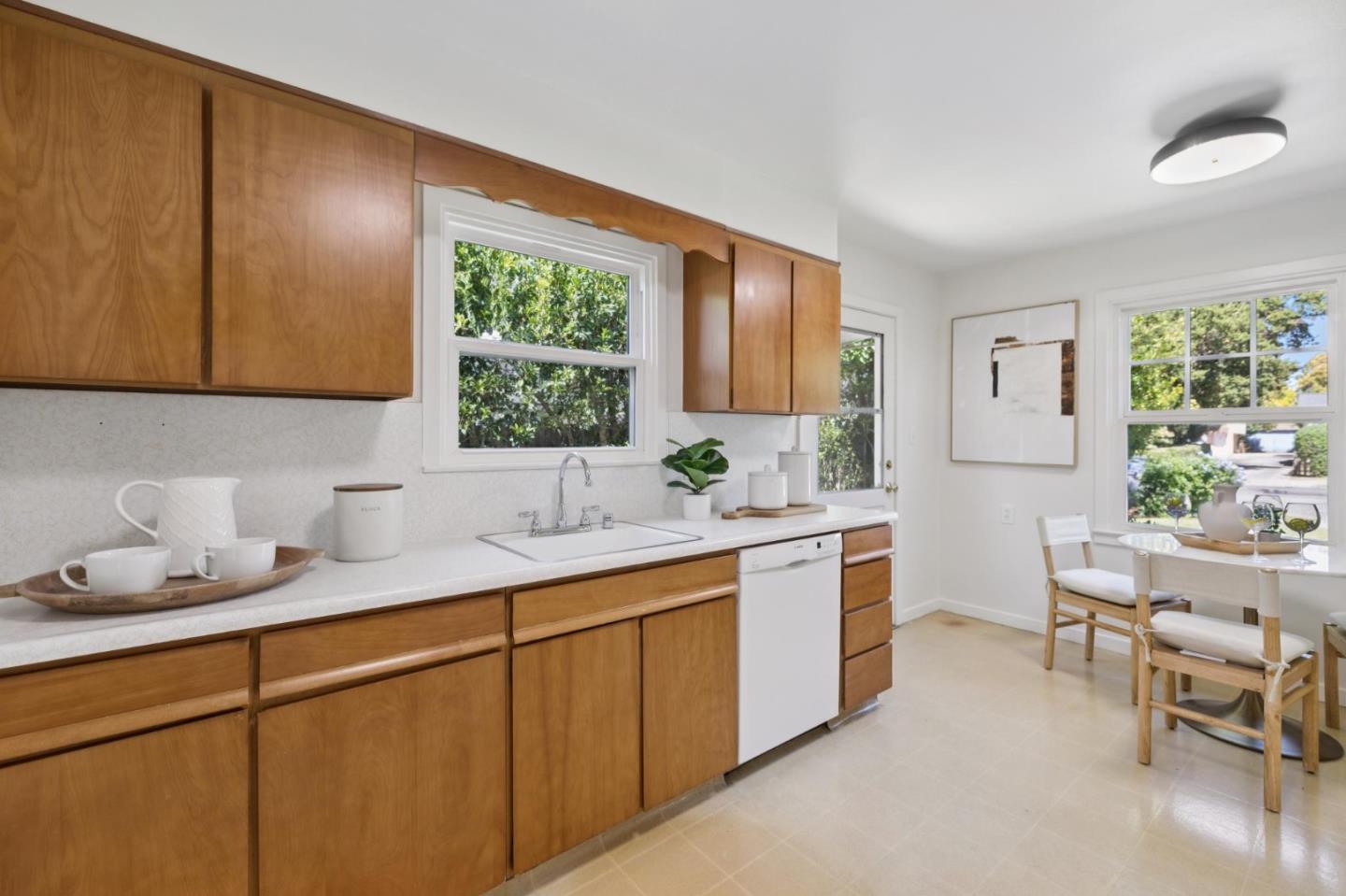 Detail Gallery Image 15 of 50 For 1050 Boranda Ave, Mountain View,  CA 94040 - 4 Beds | 2 Baths