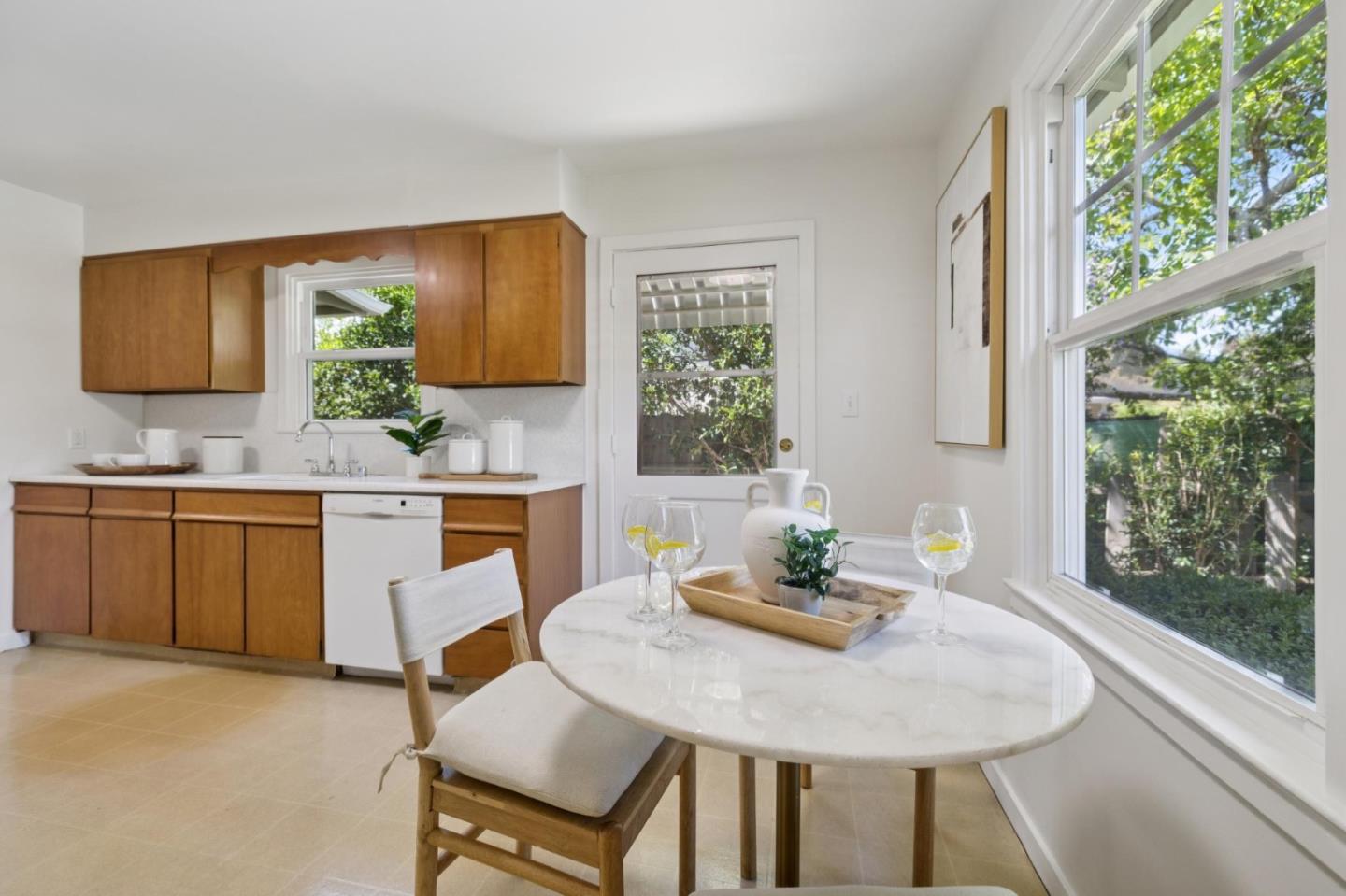 Detail Gallery Image 17 of 50 For 1050 Boranda Ave, Mountain View,  CA 94040 - 4 Beds | 2 Baths