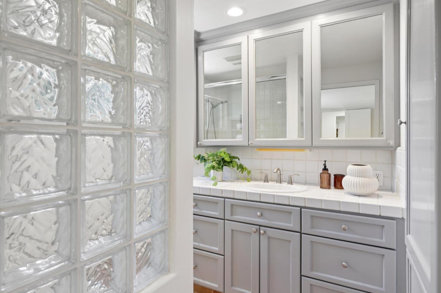 Detail Gallery Image 22 of 50 For 1050 Boranda Ave, Mountain View,  CA 94040 - 4 Beds | 2 Baths