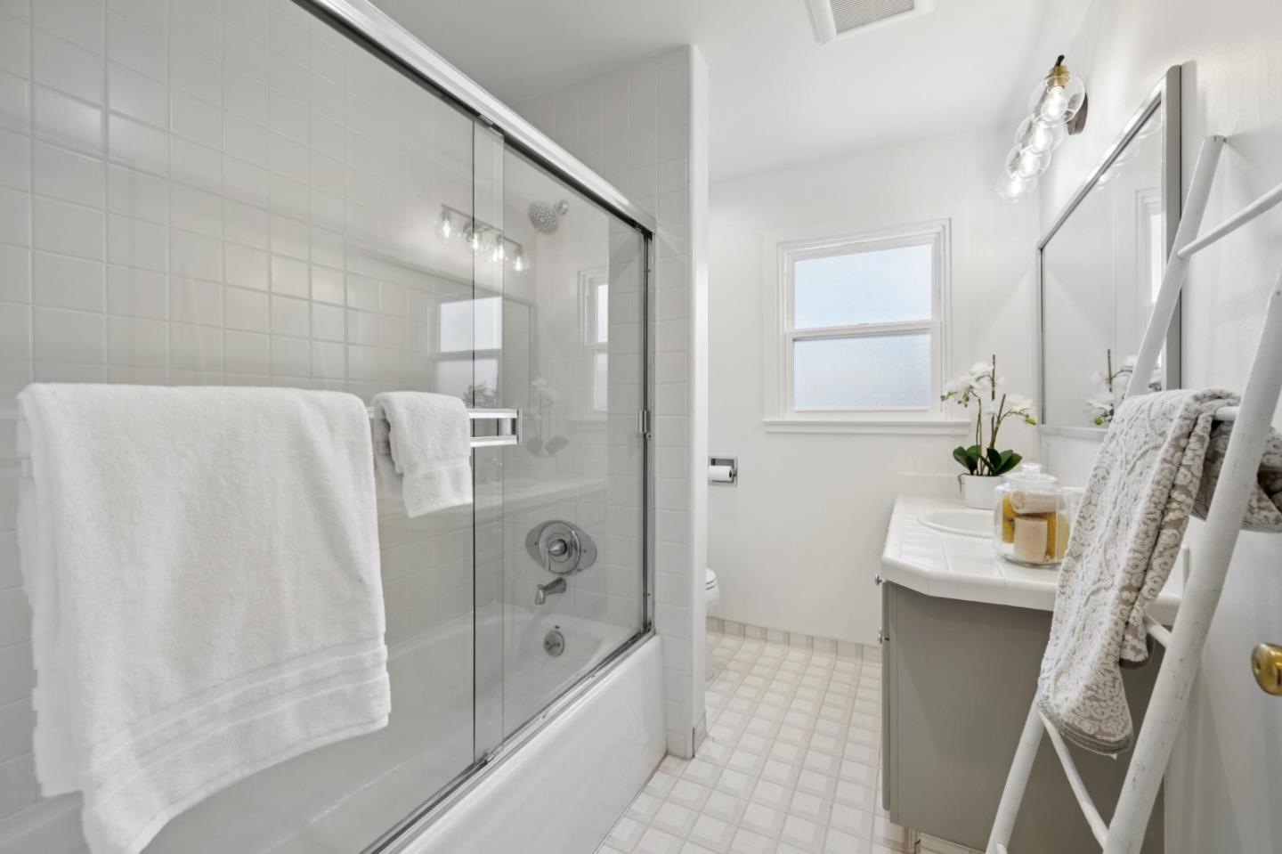 Detail Gallery Image 27 of 50 For 1050 Boranda Ave, Mountain View,  CA 94040 - 4 Beds | 2 Baths