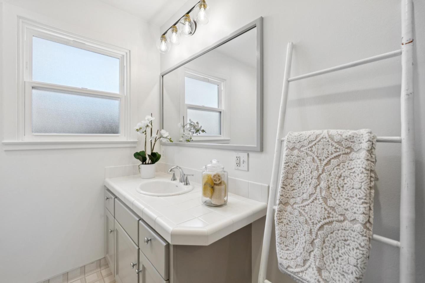 Detail Gallery Image 28 of 50 For 1050 Boranda Ave, Mountain View,  CA 94040 - 4 Beds | 2 Baths