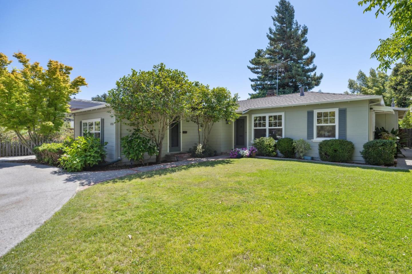 Detail Gallery Image 3 of 50 For 1050 Boranda Ave, Mountain View,  CA 94040 - 4 Beds | 2 Baths