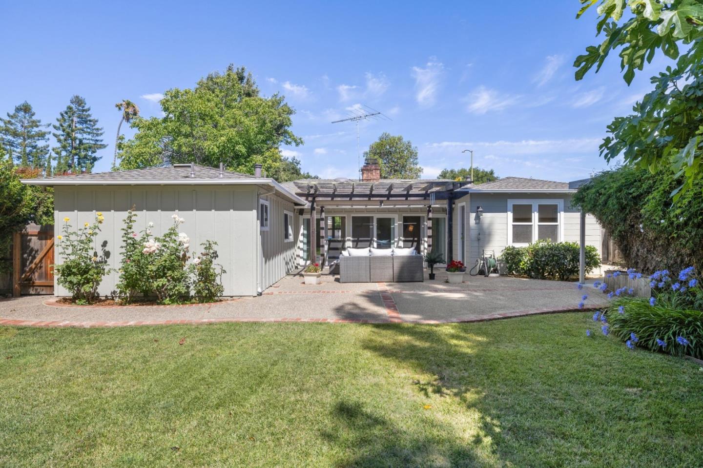 Detail Gallery Image 39 of 50 For 1050 Boranda Ave, Mountain View,  CA 94040 - 4 Beds | 2 Baths