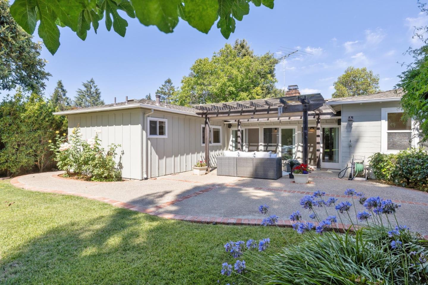 Detail Gallery Image 40 of 50 For 1050 Boranda Ave, Mountain View,  CA 94040 - 4 Beds | 2 Baths