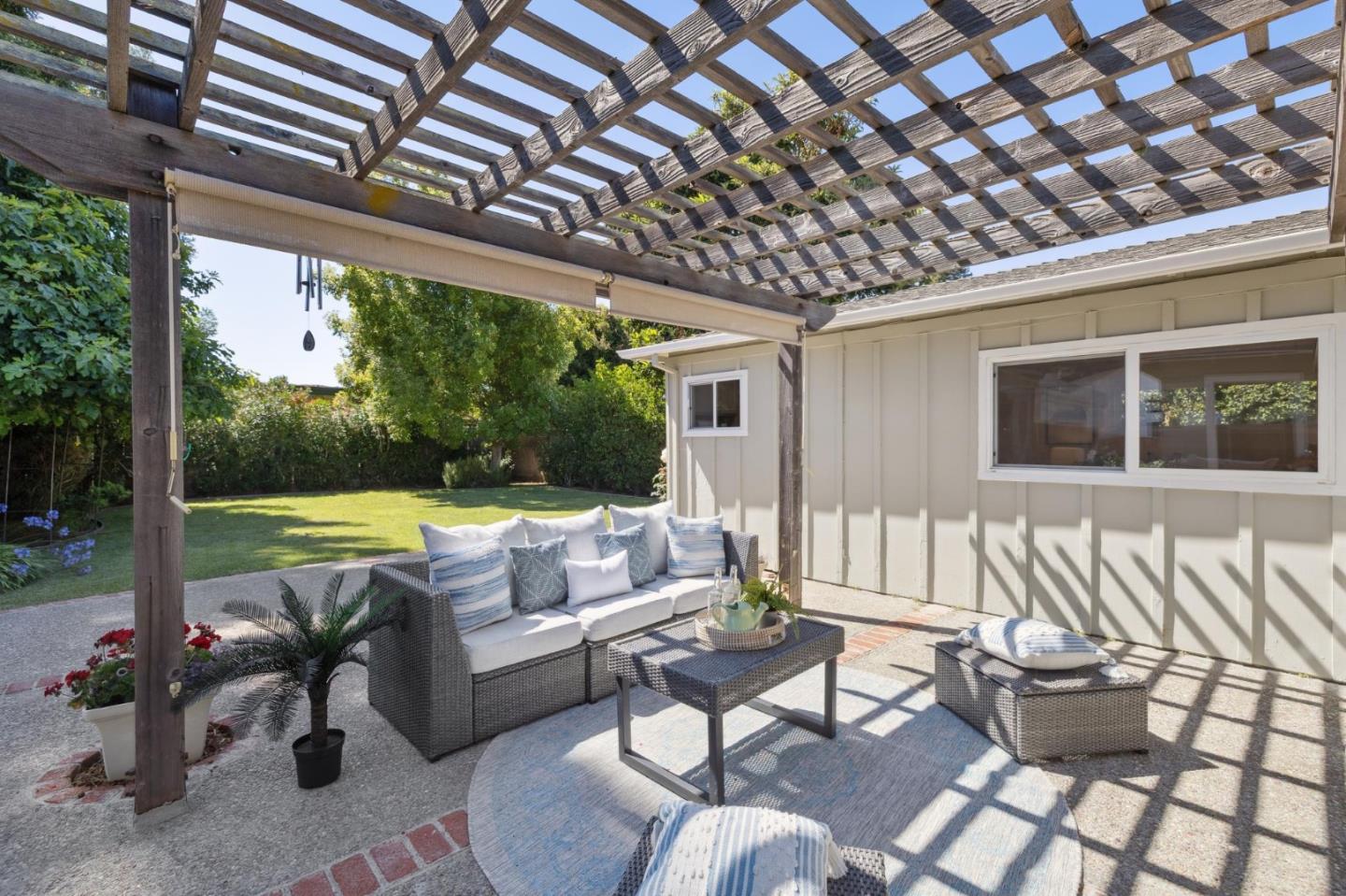 Detail Gallery Image 42 of 50 For 1050 Boranda Ave, Mountain View,  CA 94040 - 4 Beds | 2 Baths
