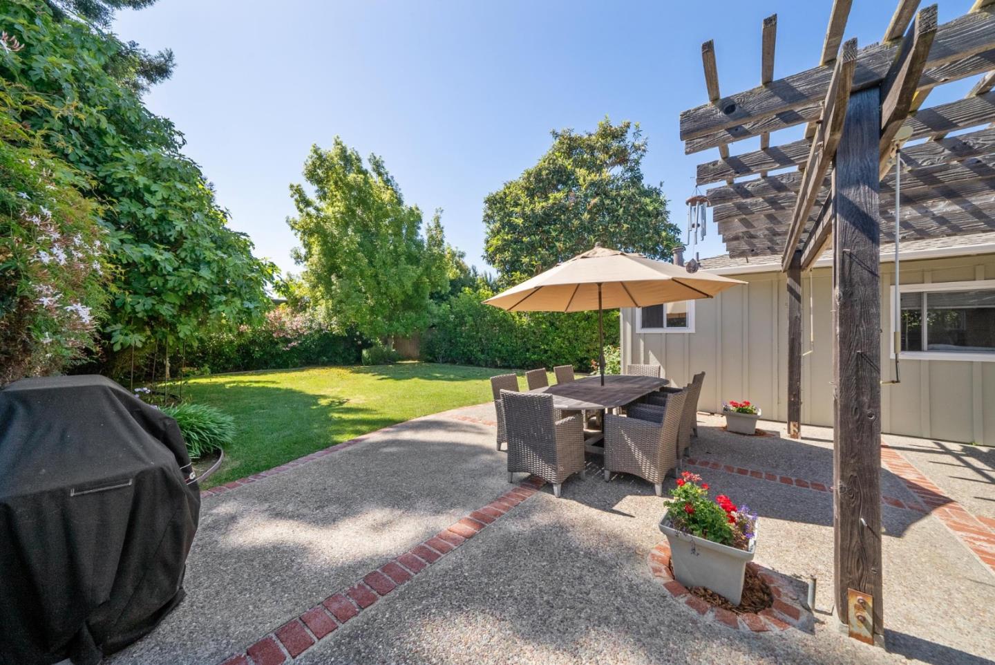 Detail Gallery Image 43 of 50 For 1050 Boranda Ave, Mountain View,  CA 94040 - 4 Beds | 2 Baths