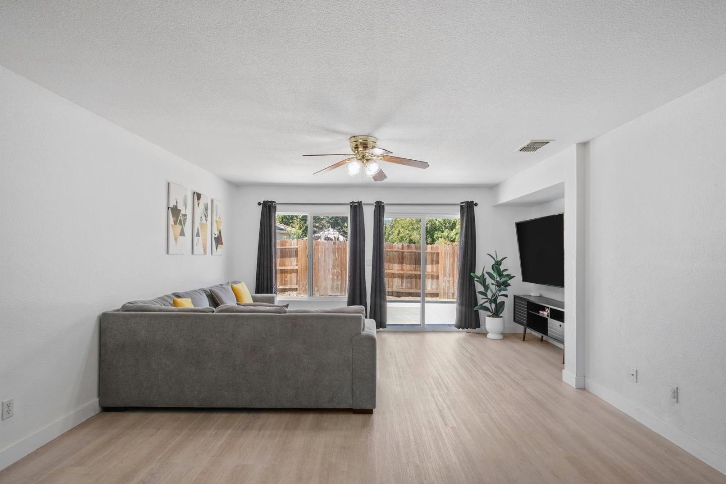 Detail Gallery Image 10 of 26 For 2311 Portifino St, Manteca,  CA 95337 - 3 Beds | 2 Baths