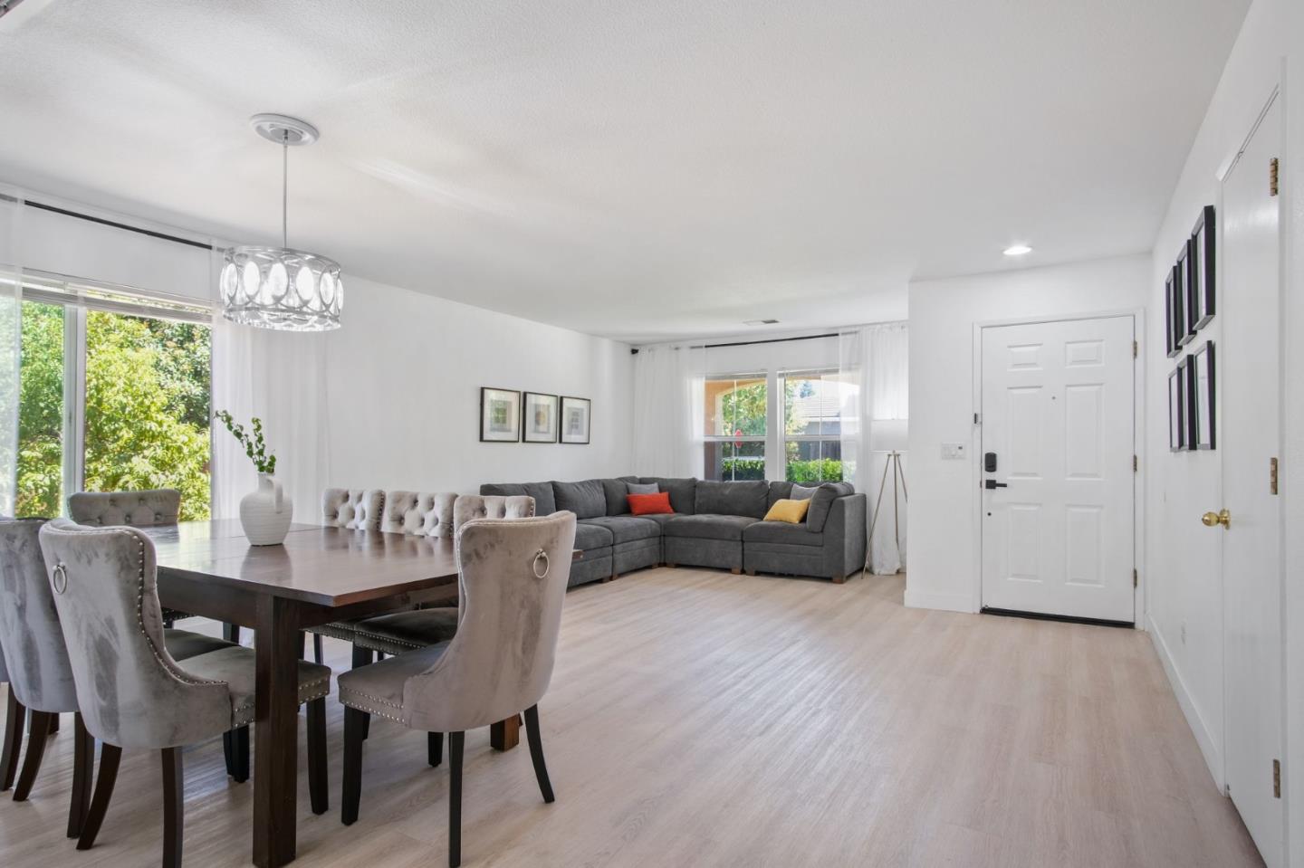 Detail Gallery Image 4 of 26 For 2311 Portifino St, Manteca,  CA 95337 - 3 Beds | 2 Baths