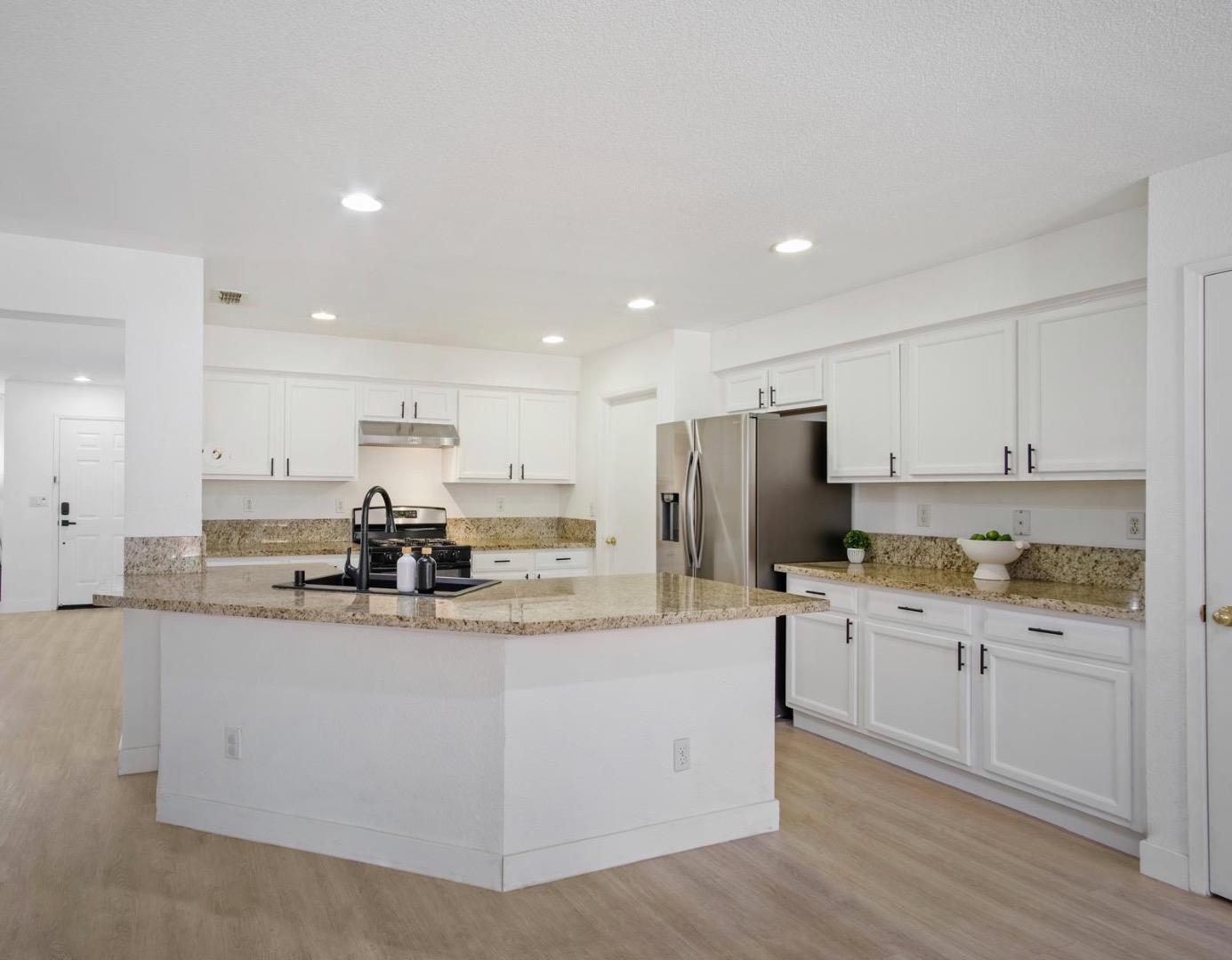 Detail Gallery Image 5 of 26 For 2311 Portifino St, Manteca,  CA 95337 - 3 Beds | 2 Baths