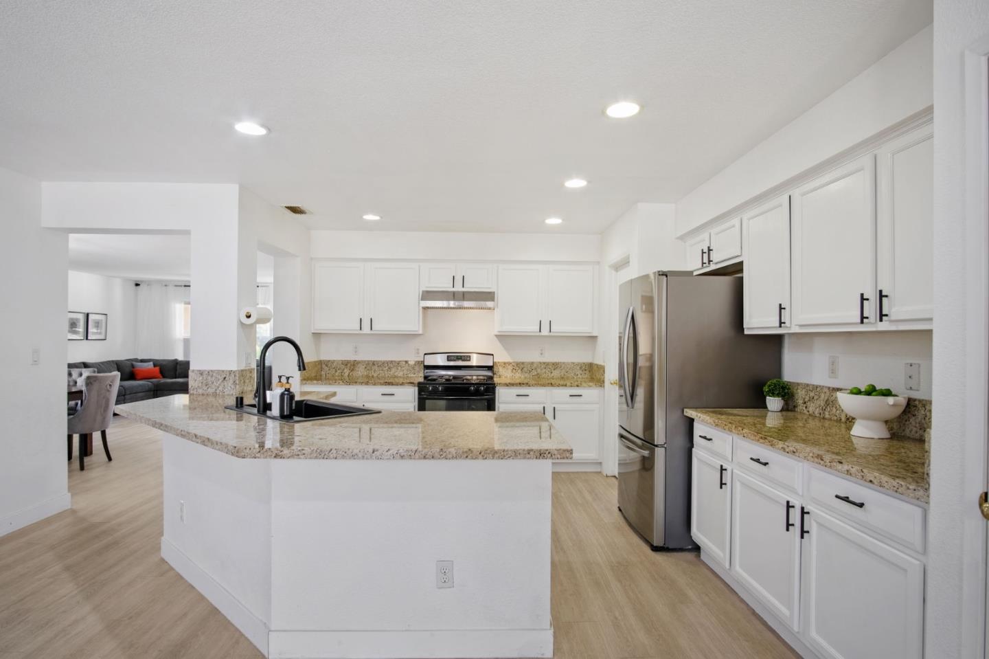 Detail Gallery Image 6 of 26 For 2311 Portifino St, Manteca,  CA 95337 - 3 Beds | 2 Baths