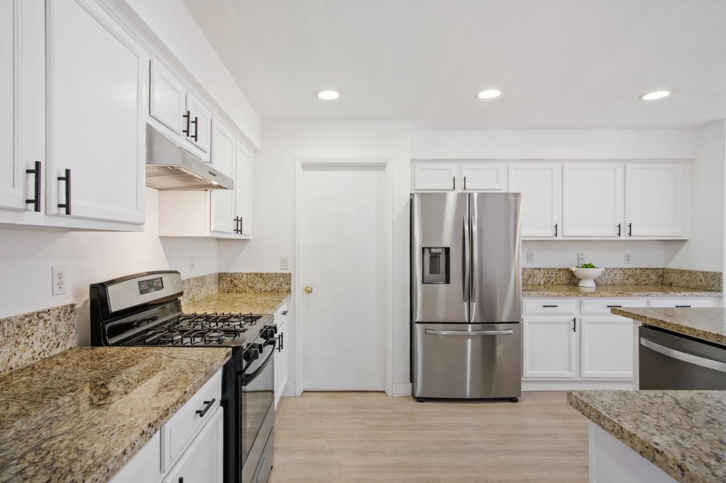 Detail Gallery Image 7 of 26 For 2311 Portifino St, Manteca,  CA 95337 - 3 Beds | 2 Baths