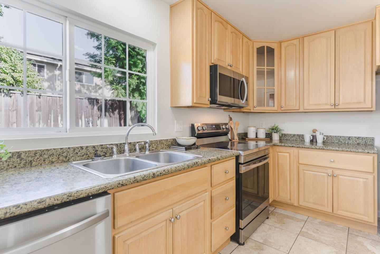 Detail Gallery Image 10 of 58 For 4898 Rue Bordeaux, San Jose,  CA 95136 - 4 Beds | 2 Baths
